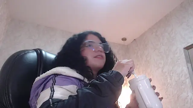 Snapshot of EmmaCowperr chatting on 9, 1, 2025 EmmaCowperr online show from 9, 1, 2025