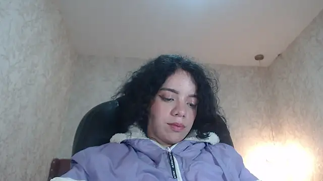 Snapshot of EmmaCowperr chatting on 11, 1, 2025 EmmaCowperr online show from 11, 1, 2025