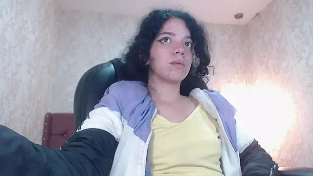 Snapshot of EmmaCowperr chatting on 12, 1, 2025 EmmaCowperr online show from 12, 1, 2025