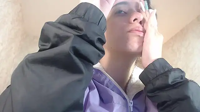 Snapshot of EmmaCowperr chatting on 14, 1, 2025 EmmaCowperr online show from 14, 1, 2025