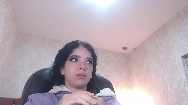 Snapshot of EmmaCowperr chatting on 14, 1, 2025 EmmaCowperr online show from 14, 1, 2025