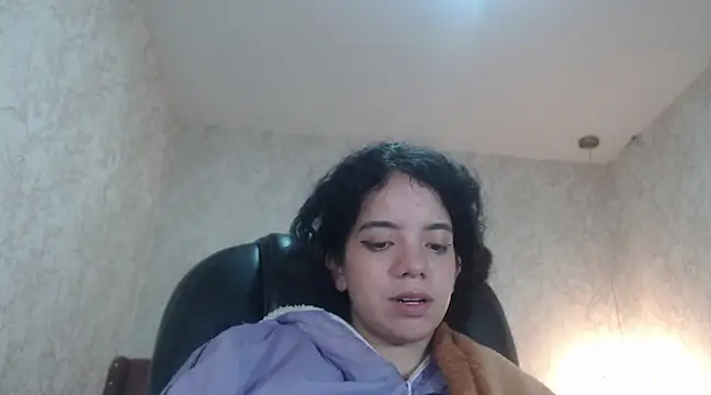 Snapshot of EmmaCowperr chatting on 15, 1, 2025 EmmaCowperr online show from 15, 1, 2025