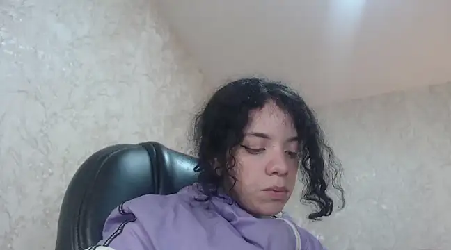 Snapshot of EmmaCowperr chatting on 16, 1, 2025 EmmaCowperr online show from 16, 1, 2025