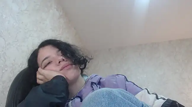 Snapshot of EmmaCowperr chatting on 16, 1, 2025 EmmaCowperr online show from 16, 1, 2025