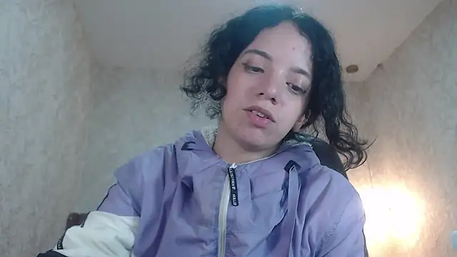 Snapshot of EmmaCowperr chatting on 16, 1, 2025 EmmaCowperr online show from 16, 1, 2025