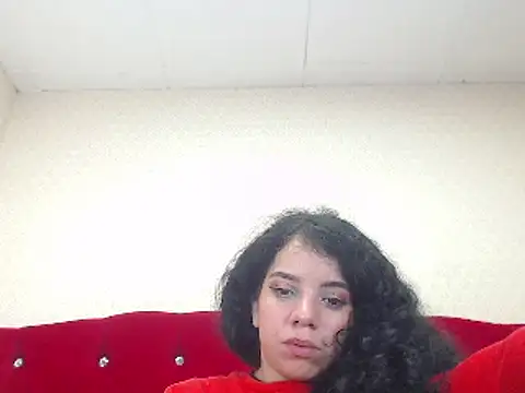 Snapshot of EmmaCowperr chatting on 4, 2, 2025 EmmaCowperr online show from 4, 2, 2025