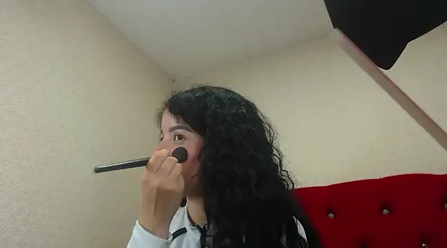 Snapshot of EmmaCowperr chatting on 5, 2, 2025 EmmaCowperr online show from 5, 2, 2025