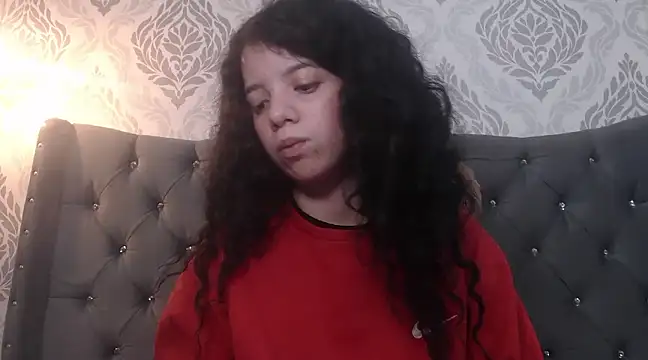 Snapshot of EmmaCowperr chatting on 25, 2, 2025 EmmaCowperr online show from 25, 2, 2025