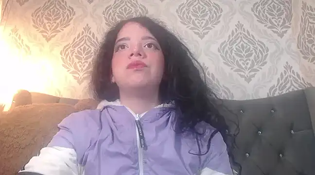 Snapshot of EmmaCowperr chatting on 26, 2, 2025 EmmaCowperr online show from 26, 2, 2025