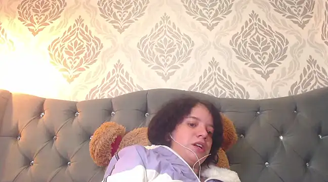 Snapshot of EmmaCowperr chatting on 27, 2, 2025 EmmaCowperr online show from 27, 2, 2025