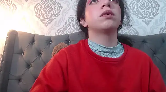 Snapshot of EmmaCowperr chatting on 4, 3, 2025 EmmaCowperr online show from 4, 3, 2025