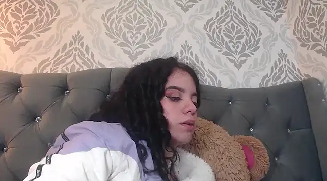 Snapshot of EmmaCowperr chatting on 6, 3, 2025 EmmaCowperr online show from 6, 3, 2025