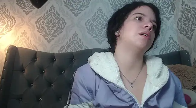 Snapshot of EmmaCowperr chatting on 7, 3, 2025 EmmaCowperr online show from 7, 3, 2025