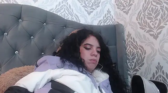 Snapshot of EmmaCowperr chatting on 7, 3, 2025 EmmaCowperr online show from 7, 3, 2025