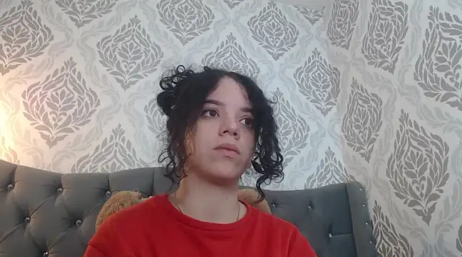 Snapshot of EmmaCowperr chatting on 8, 3, 2025 EmmaCowperr online show from 8, 3, 2025