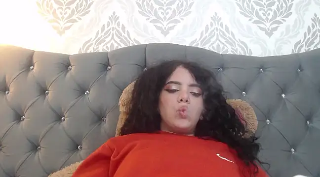 Snapshot of EmmaCowperr chatting on 8, 3, 2025 EmmaCowperr online show from 8, 3, 2025