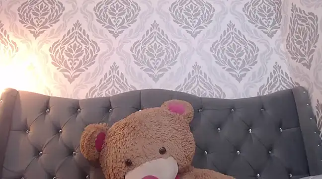 Snapshot of EmmaCowperr chatting on 12, 3, 2025 EmmaCowperr online show from 12, 3, 2025