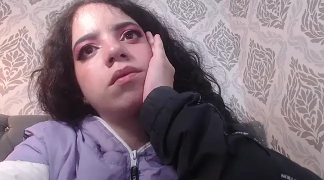 Snapshot of EmmaCowperr chatting on 12, 3, 2025 EmmaCowperr online show from 12, 3, 2025