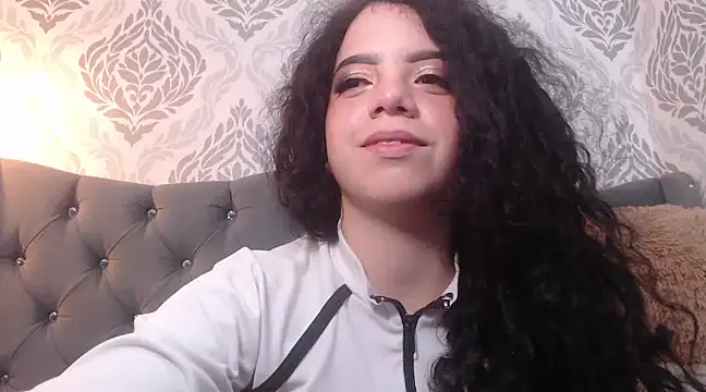 Snapshot of EmmaCowperr chatting on 13, 3, 2025 EmmaCowperr online show from 13, 3, 2025