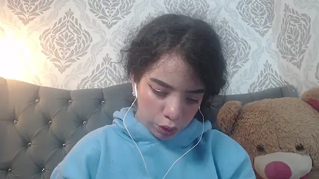 Snapshot of EmmaCowperr chatting on 15, 3, 2025 EmmaCowperr online show from 15, 3, 2025