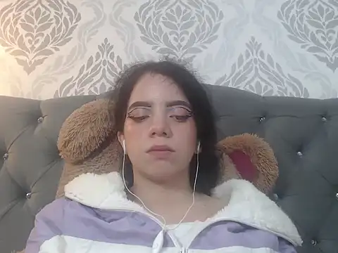 Snapshot of EmmaCowperr chatting on 17, 3, 2025 EmmaCowperr online show from 17, 3, 2025