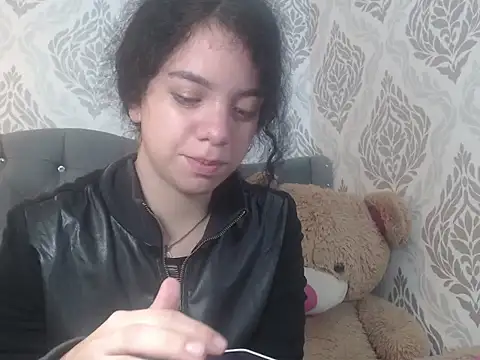 Snapshot of EmmaCowperr chatting on 18, 3, 2025 EmmaCowperr online show from 18, 3, 2025