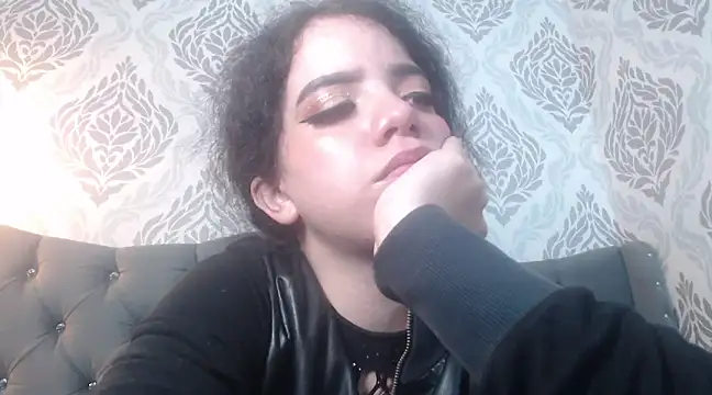 Snapshot of EmmaCowperr chatting on 18, 3, 2025 EmmaCowperr online show from 18, 3, 2025