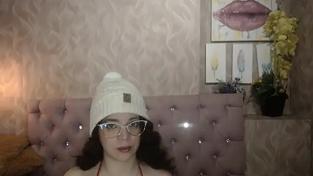 Snapshot of EmmaCowperr chatting on 8, 1, 2026 EmmaCowperr online show from 8, 1, 2026