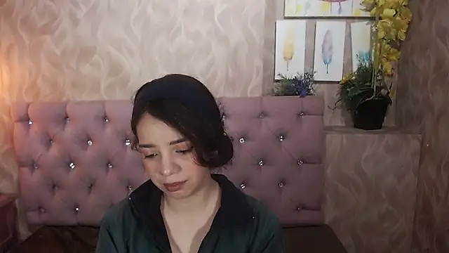 Snapshot of EmmaCowperr chatting on 15, 1, 2026 EmmaCowperr online show from 15, 1, 2026