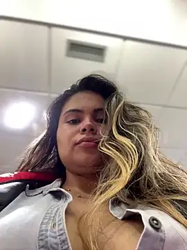 Snapshot of melanny10 chatting on 3, 12, 2024 melanny10 online show from 3, 12, 2024