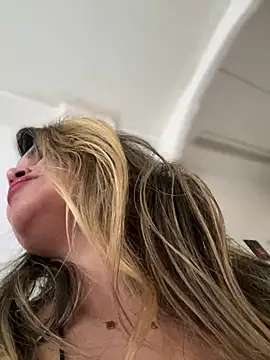 Snapshot of melanny10 chatting on 21, 12, 2024 melanny10 online show from 21, 12, 2024