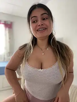 Snapshot of melanny10 chatting on 2, 3, 2025 melanny10 online show from 2, 3, 2025