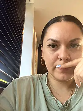 Snapshot of Luccreccia_ chatting on 4, 10, 2025 Luccreccia online show from 4, 10, 2025