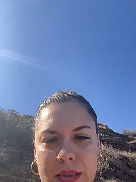 Snapshot of Luccreccia_ chatting on 8, 10, 2025 Luccreccia online show from 8, 10, 2025