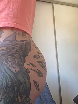 Snapshot of Luccreccia_ chatting on 11, 10, 2025 Luccreccia online show from 11, 10, 2025