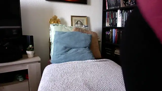 Snapshot of Luccreccia_ chatting on 23, 10, 2025 Luccreccia online show from 23, 10, 2025