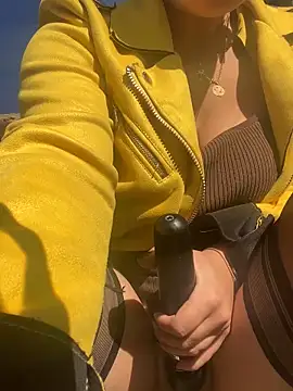 Snapshot of Luccreccia_ chatting on 17, 11, 2025 Luccreccia online show from 17, 11, 2025