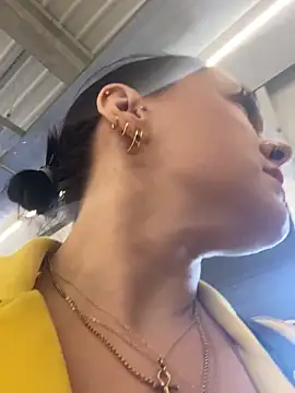 Snapshot of Luccreccia_ chatting on 18, 11, 2025 Luccreccia online show from 18, 11, 2025