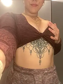 Snapshot of Luccreccia_ chatting on 24, 11, 2025 Luccreccia online show from 24, 11, 2025