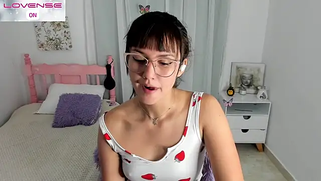 Snapshot of cute_roxy chatting on 25, 10, 2025 cute roxy online show from 25, 10, 2025