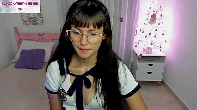 Snapshot of cute_roxy chatting on 24, 11, 2025 cute roxy online show from 24, 11, 2025