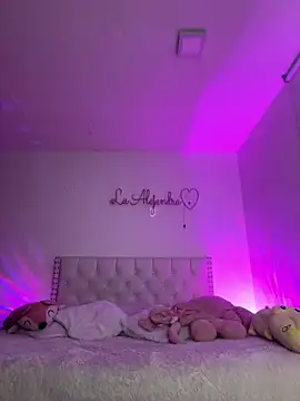 Snapshot of alee_lenoxx chatting on 5, 3, 2025 alee lenoxx online show from 5, 3, 2025