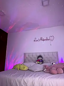 Snapshot of alee_lenoxx chatting on 21, 10, 2025 alee lenoxx online show from 21, 10, 2025