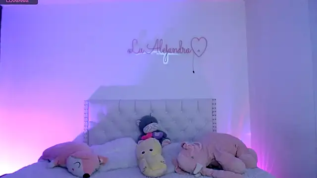 Snapshot of alee_lenoxx chatting on 24, 11, 2025 alee lenoxx online show from 24, 11, 2025