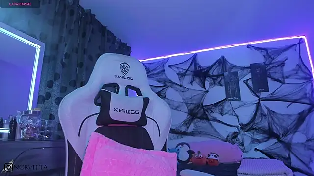 Snapshot of satanbabee chatting on 4, 10, 2025 satanbabee online show from 4, 10, 2025