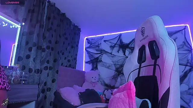 Snapshot of satanbabee chatting on 8, 10, 2025 satanbabee online show from 8, 10, 2025