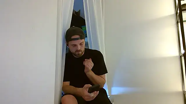 Snapshot of VitaminmanFL chatting on 10, 3, 2025 VitaminmanFL online show from 10, 3, 2025