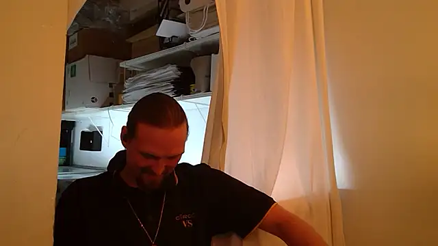 Snapshot of VitaminmanFL chatting on 24, 11, 2025 VitaminmanFL online show from 24, 11, 2025