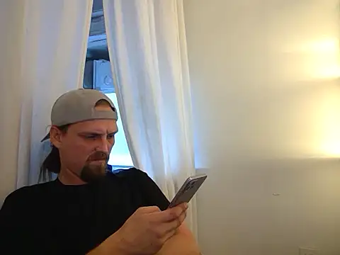 Snapshot of VitaminmanFL chatting on 21, 12, 2025 VitaminmanFL online show from 21, 12, 2025