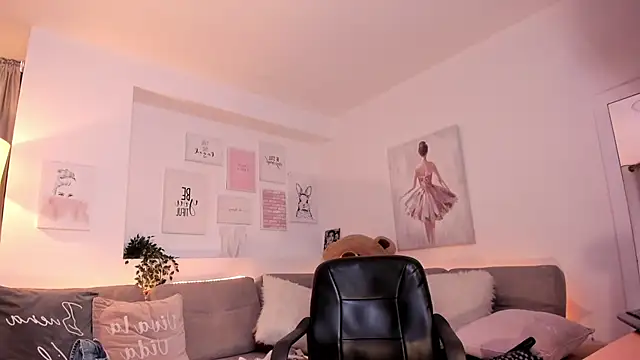 Snapshot of Nicolle_foxy chatting on 18, 2, 2025 Nicolle foxy online show from 18, 2, 2025